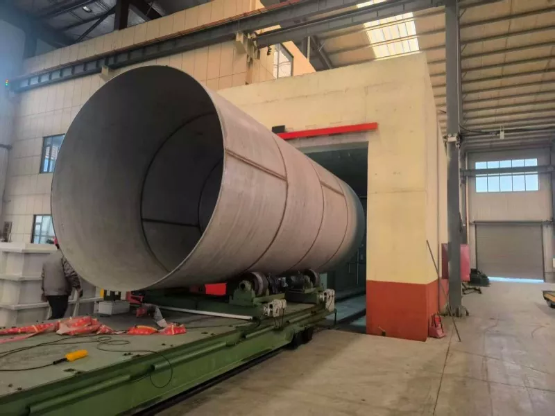 Vad gör svetsade rör i rostfritt stål med extra stor diameter nödvändig för moderna industriella system?